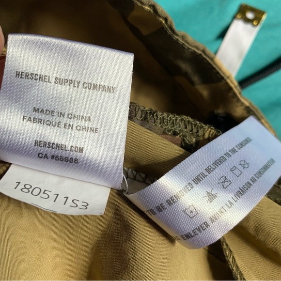 The Herschel Supply co brand Green Camo Print Windbreaker Jacket XS - Picture 7 of 7
